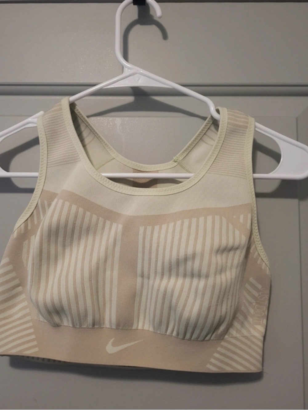 Nike Cream and Beige Patterned High-Neck Sports Bra